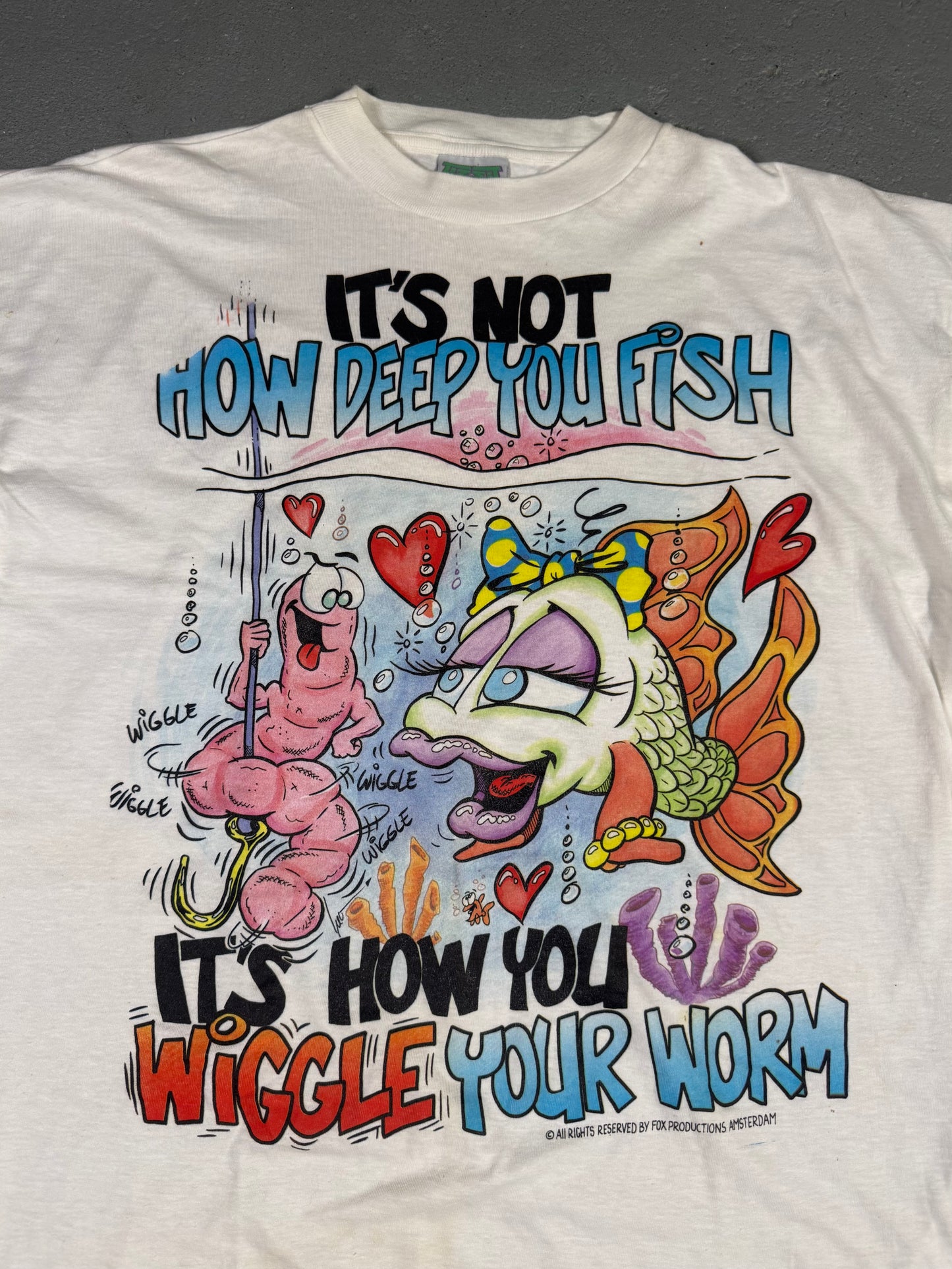 Single stitch “It’s how you wiggle your worm” Tee Sz XL